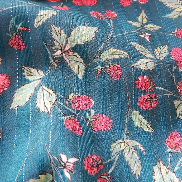 tissu voile de coton framboises