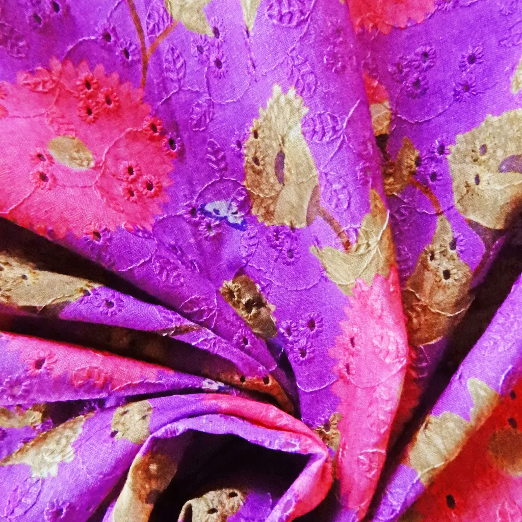 IND brodé mauve fleurs roses et papillons 3c.webp