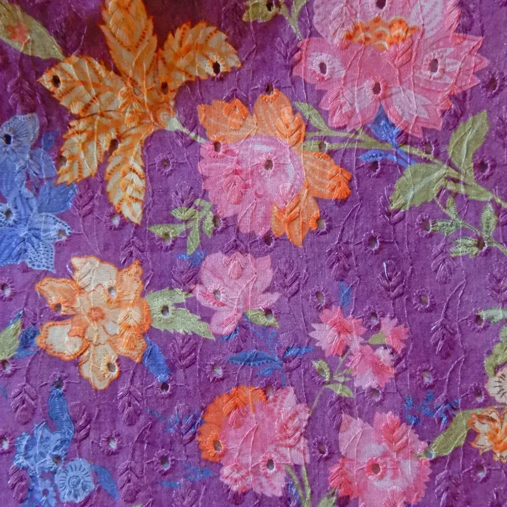 IND brodé mauve fleurs multicolores 1.webp