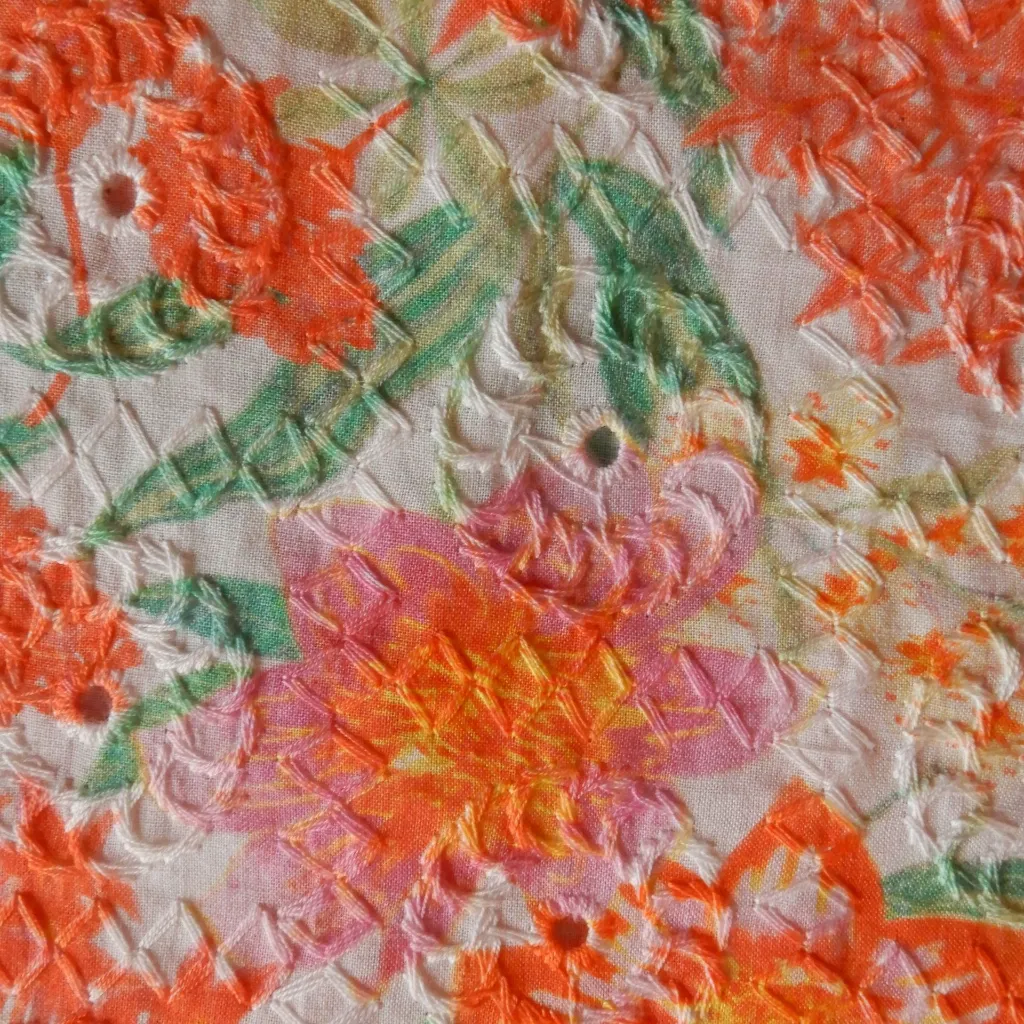 fleurs corail brodé 5.webp