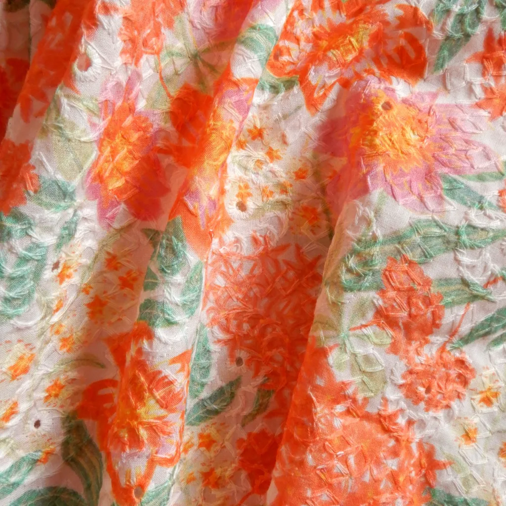fleurs corail brodé 3.webp