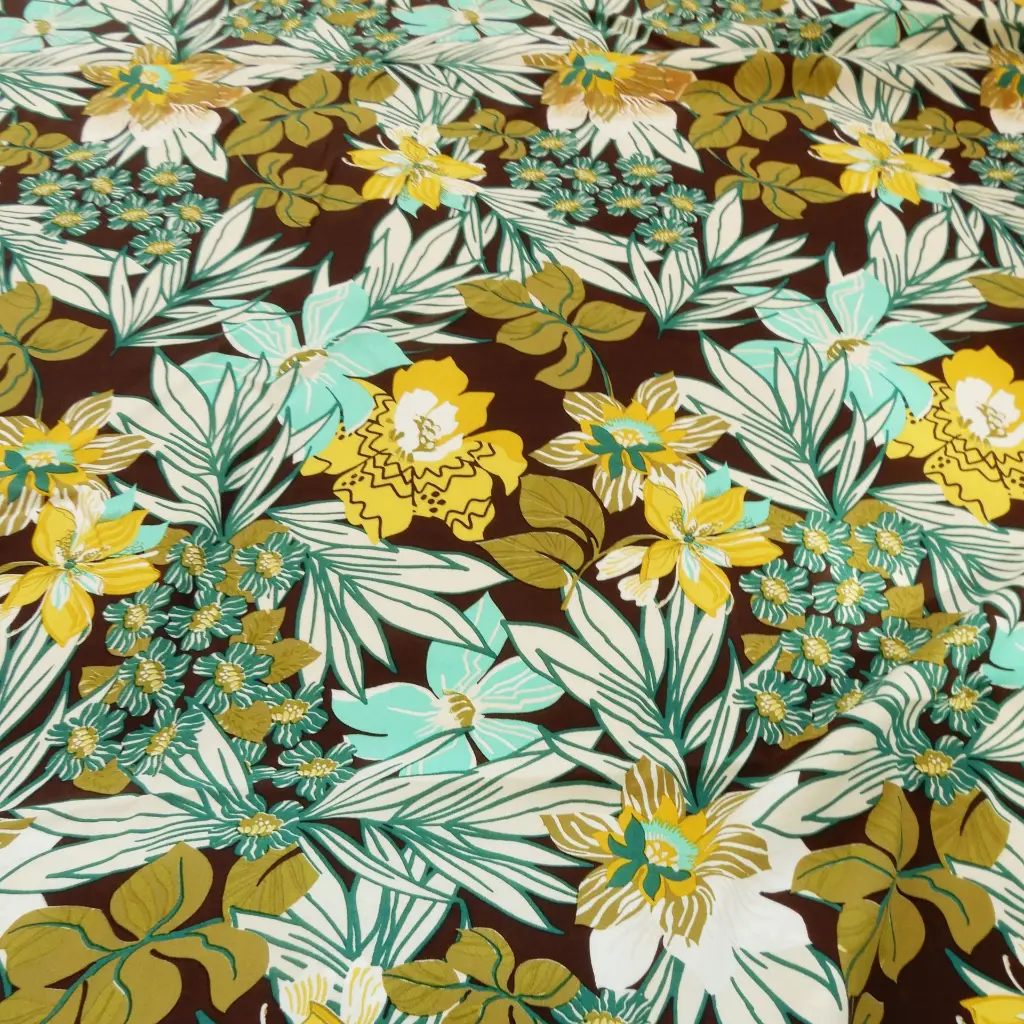 crepe-viscose-brun-grandes-fleurs-tissu-dormant-3.webp