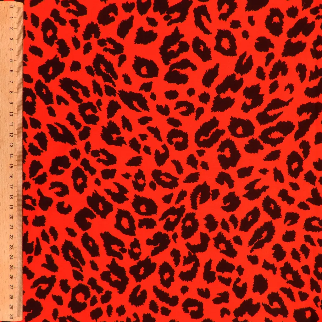 satin-leopard-rouge-tissu-dormant-1.webp