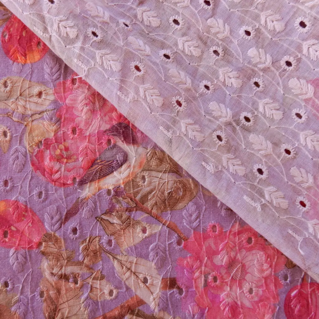 tissu indien brodé imprimé de branches d'arbres fleuries et d'oiseaux 1c.webp