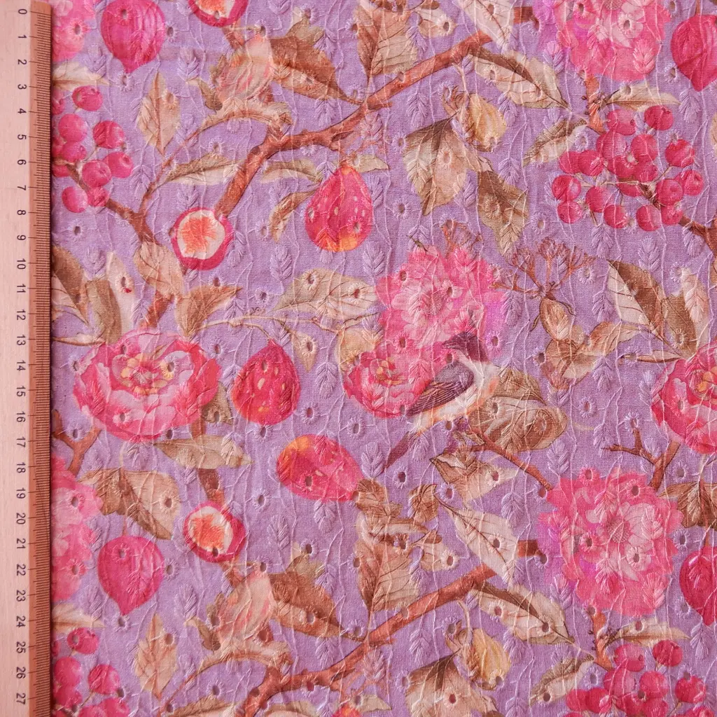 tissu indien brodé imprimé de branches d'arbres fleuries et d'oiseaux règle.webp