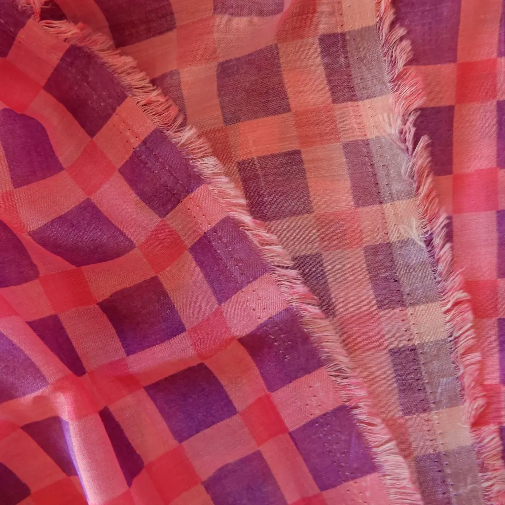 voile de coton imprimé carreaux mauve et rose.webp