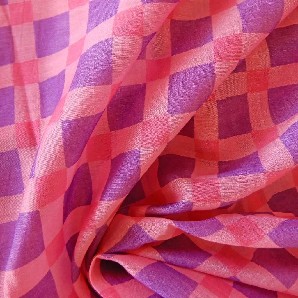 voile de coton imprimé carreaux mauve et rose 1c.webp