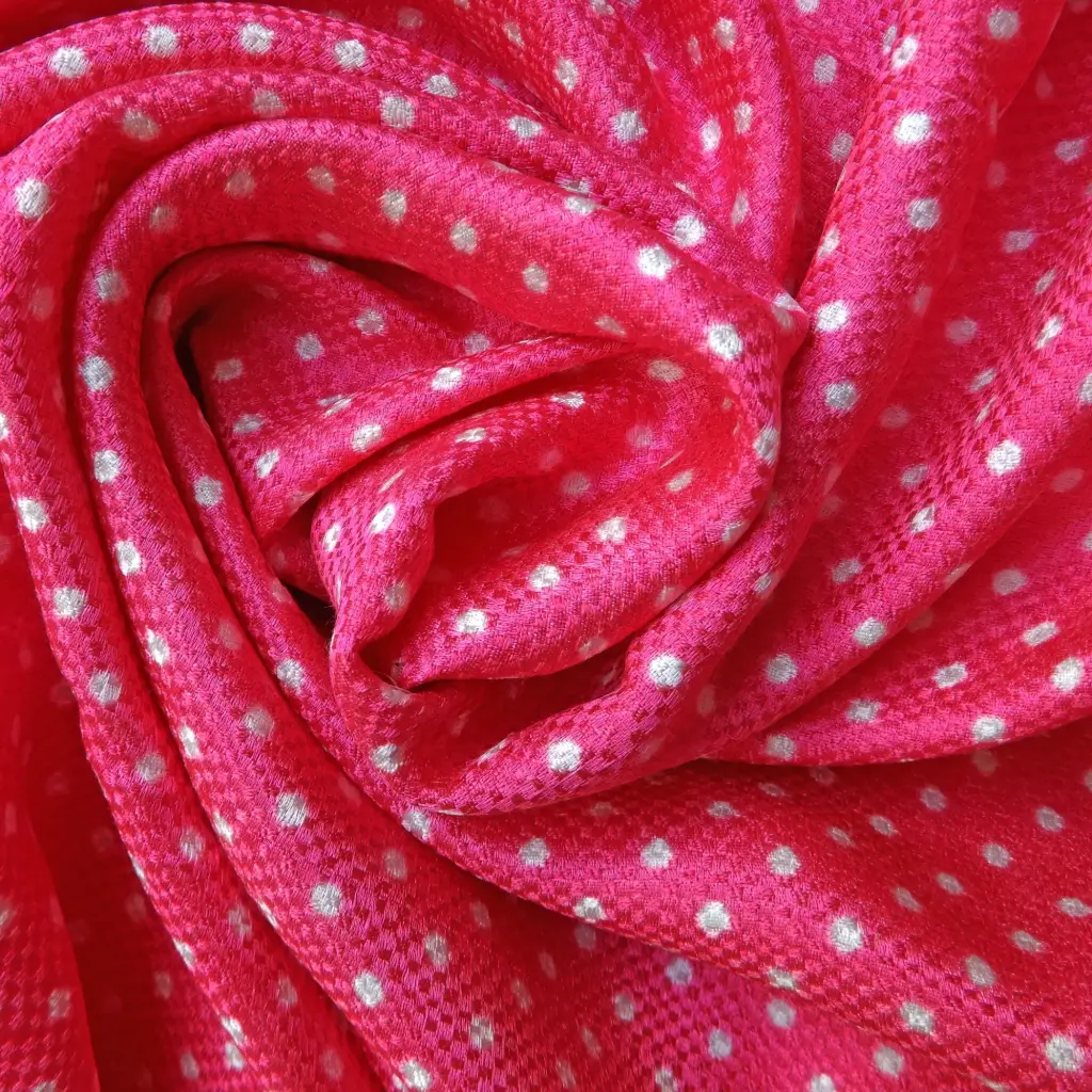 Soie texturée rose à pois blanc