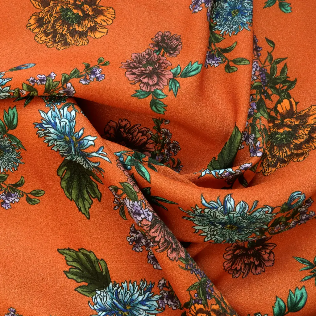 Coupon de tissu crêpe de viscose fleurie