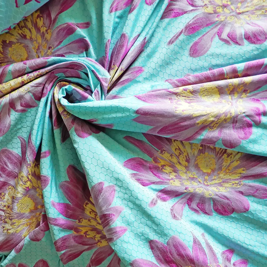 Jacquard bleu à grosses fleurs mauves et jaunes