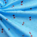 Petits poissons sur fond bleu ciel