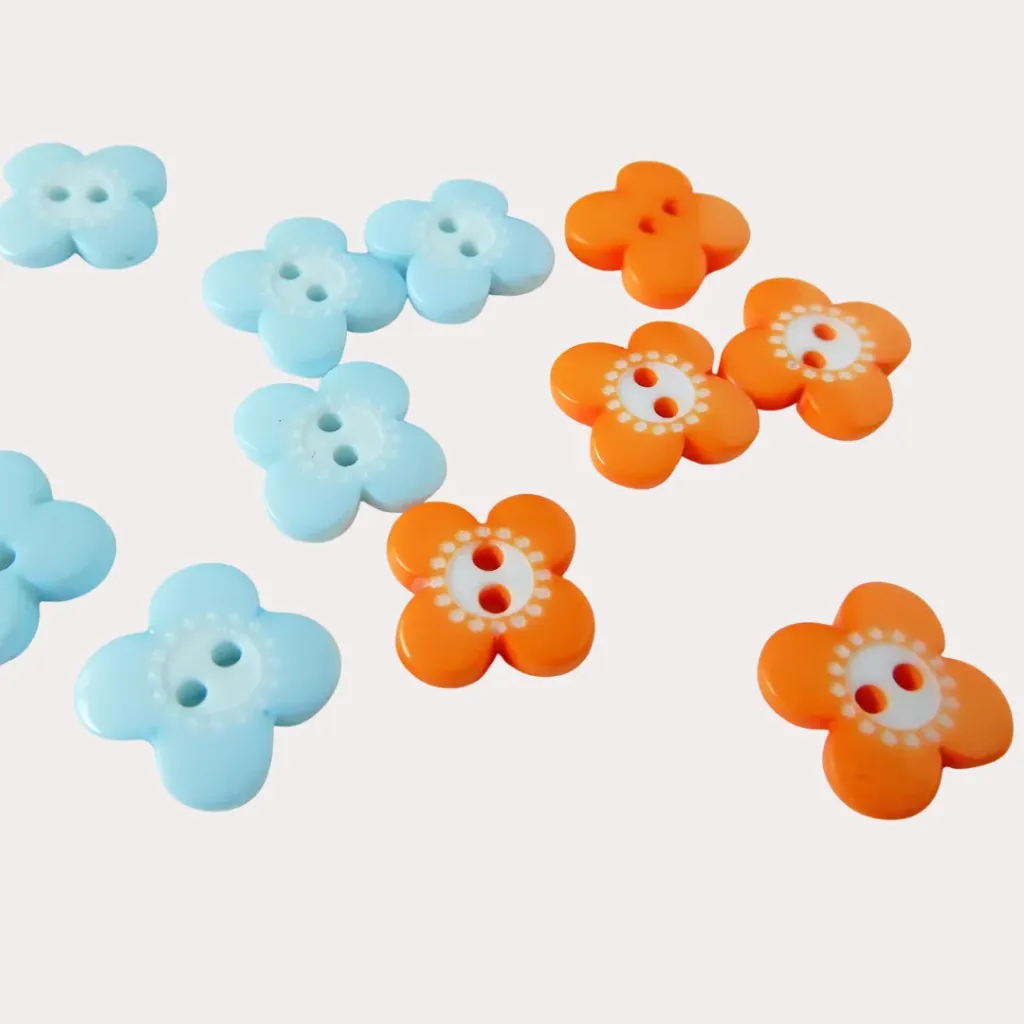 Petits boutons fleurs bleues