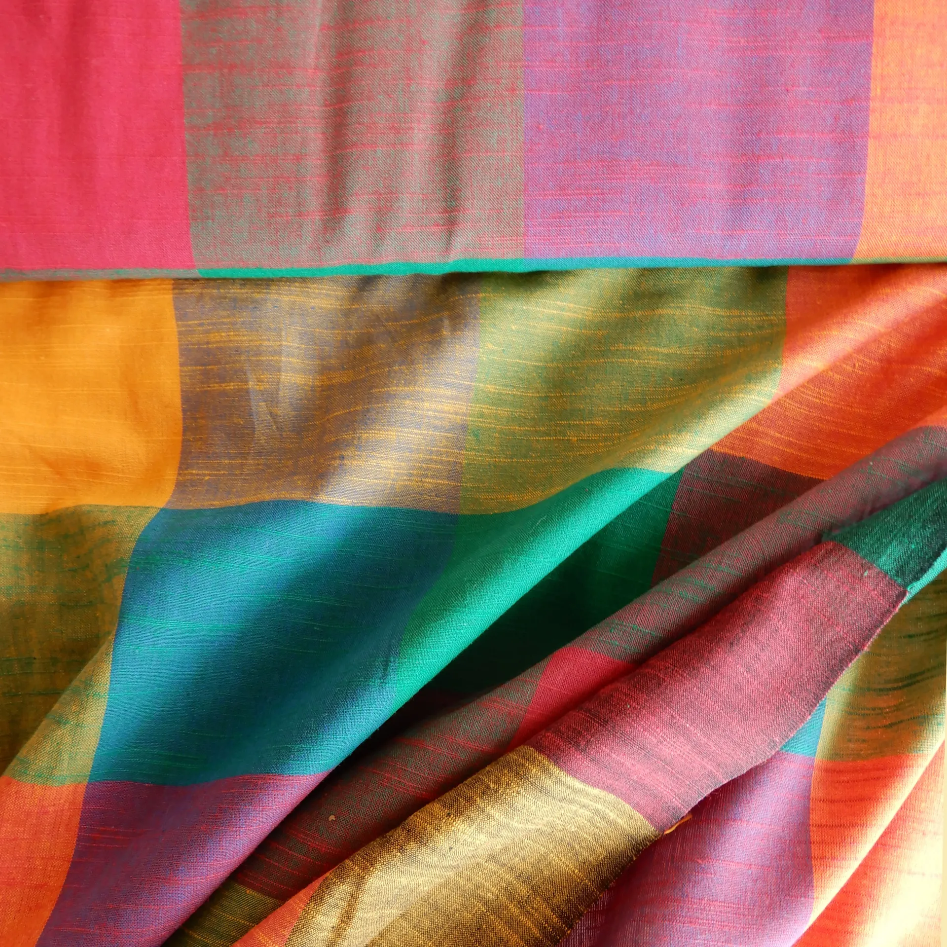 Tissu à grands carreaux multicolores