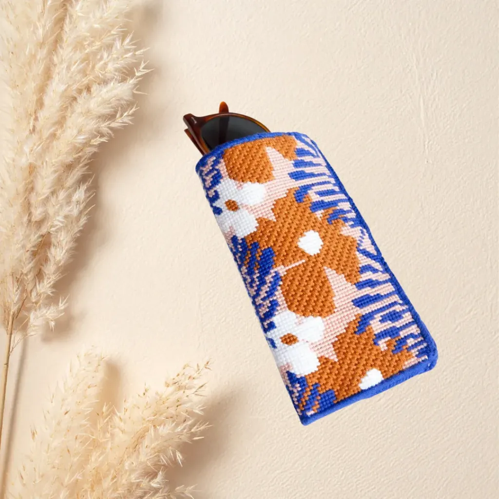 [Unwind - Royan] Kit broderie canevas Pochette à lunettes Grandes fleurs
