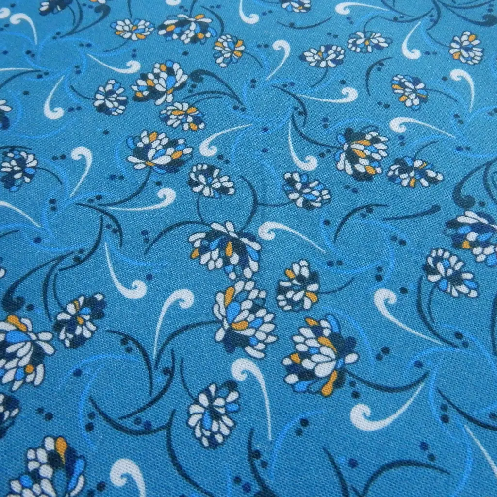 [KANO lotus bleu] Popeline fleurie sur fond bleu