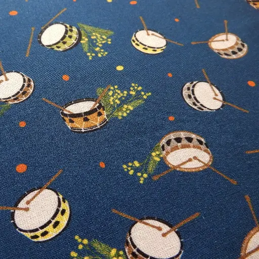 Popeline de coton Tambours bleu