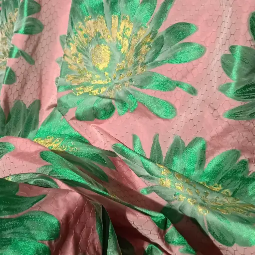 Jacquard rose à grosses fleurs vertes et jaunes